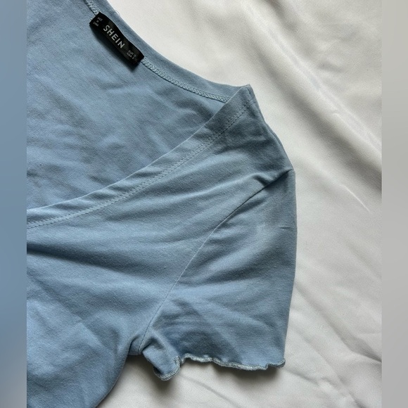 SHEIN V-Neck Crop Top with Adjustable Strings - Picture 5 of 8